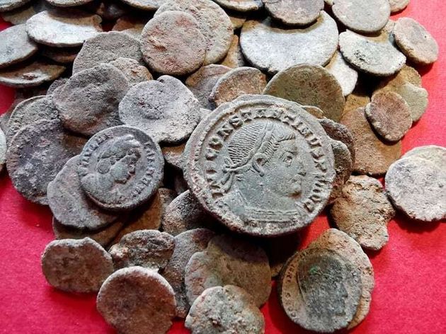 발굴된 로마 시대 동전