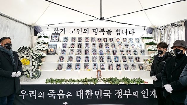 신종 코로나바이러스 감염증(코로나19) 백신 피해자가족협의회(코백회)는 15일 오후 2시부터 서울 중구 청계광장 앞에서 제9회 추모식 및 촛불집회를 열었다.