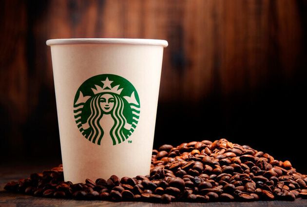 세계 원두 가격 상승으로 스타벅스, 할리스, 커피빈 등 주요 커피 프랜차이즈 업체들이 줄줄이 음료 가격을 올리고 있다.
