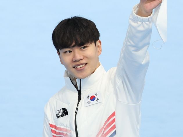 김민석이 8일 오후 중국 베이징 국립 스피드 스케이팅 경기장에서 열린 2022 베이징 동계올림픽 스피드 스케이팅 남자 1500m 경기에서 동메달을 목에 걸었다. 