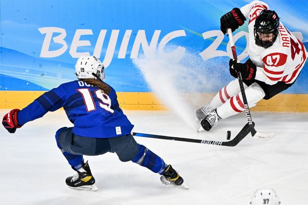 베이징 동계 올림픽, 미국 대 캐나다 여자 하키 경기 중