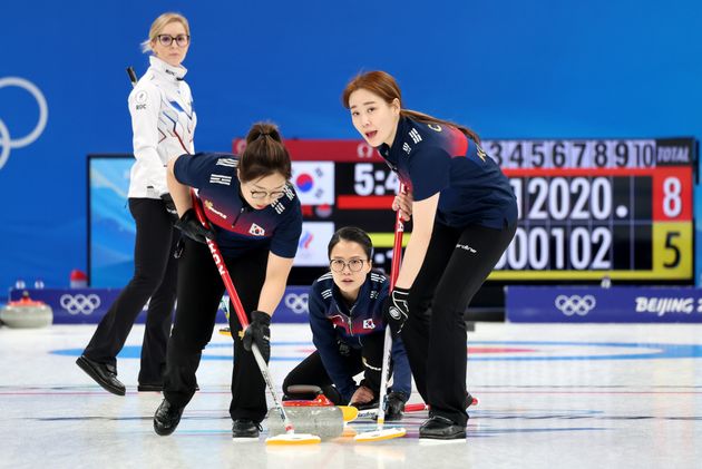 '팀 킴'이 2022 베이징 동계올림픽 여자 컬링 ROC와의 경기에서 승리했다.