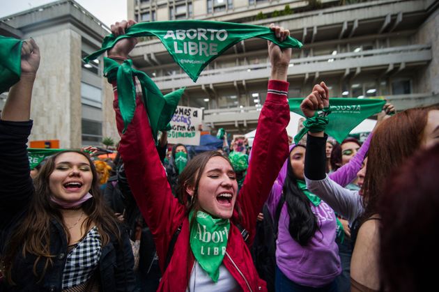 임신 중지 합법화 결정에 기뻐하는 콜롬비아 시민