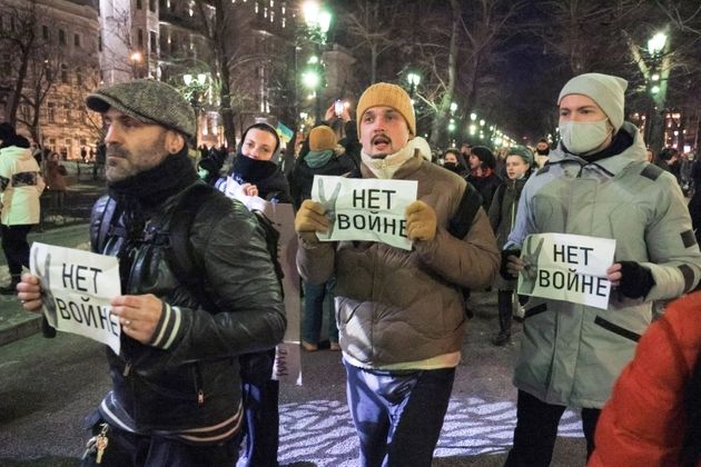 모스크바 내 전쟁 반대 시위에 참여한 시민들