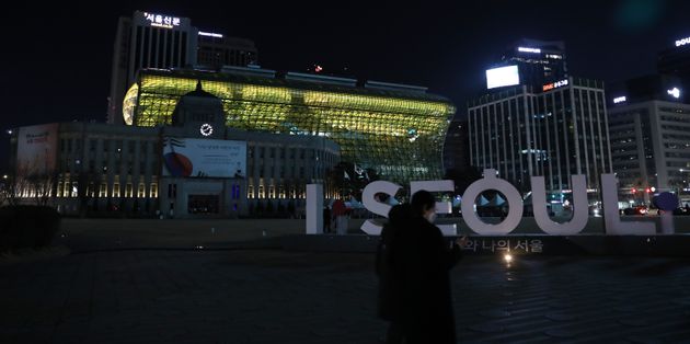 '평화의 빛' 캠페인이 진행되고 있는 서울시청 본관.