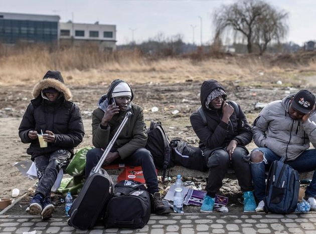 우크라이나에서 대피 중인 흑인들