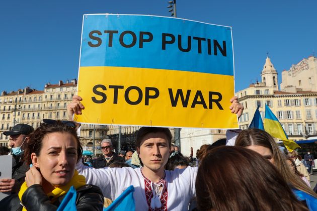 '푸틴을 멈춰라', '전쟁을 멈춰라' 문구