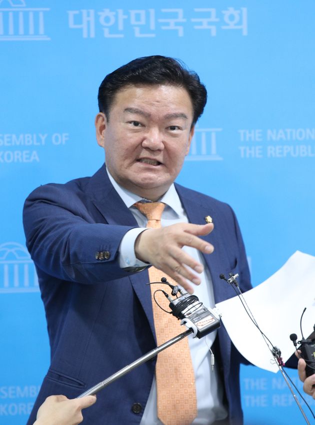 2020년 5월 민경욱 당시 미래통합당 의원이 부정선거를 주장하는 기자회견을 열고 있다. 
