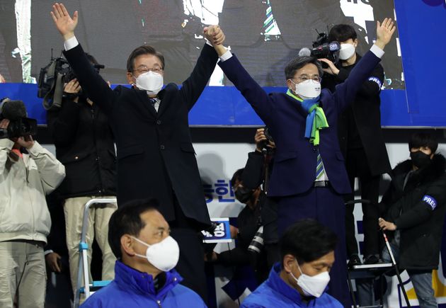 선거 유세를 펼치는 이재명 더불어민주당 대선 후보와 김동연 새로운물결 대표