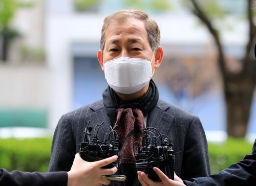 김인철 사회부총리 겸 교육부 장관 후보자가 14일 오전 서울 영등포구 한국교육시설안전원에 마련된 인사청문회 준비 사무실로 출근하며 취재진의 질문에 답하고 있다. 2022.04.14