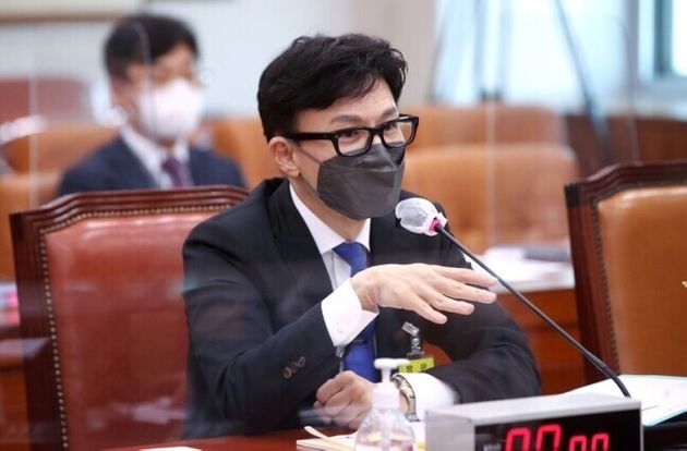 한동훈 법무부장관 후보자가 9일 서울 여의도 국회에서 열린 인사청문회에서 의원 질의에 답변하고 있다.