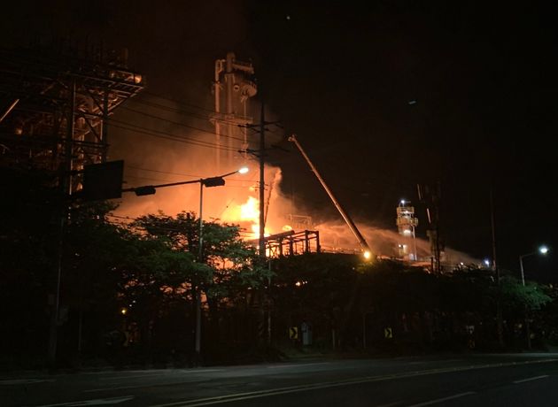 19일 오후 8시51분께 울산시 남구 온산공단 S-OIL(에쓰오일) 공장에서 폭발과 함께 화재 사고가 발생했다. 