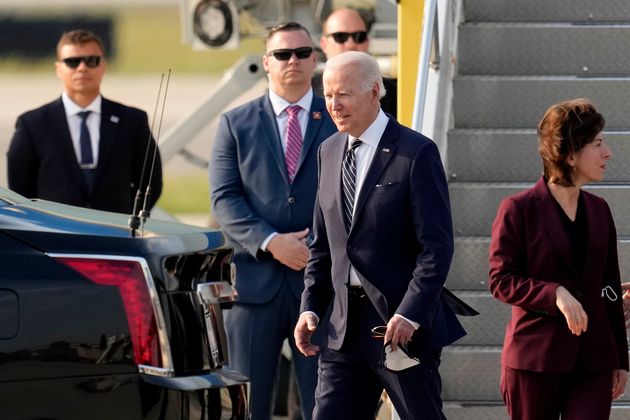 20일 오후 한국 평택에 위치한 오산 공군기지에 도착한 조 바이든 미국 대통령. (2022.5.20)