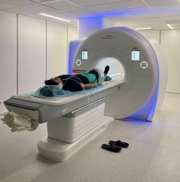 병원에서 MRI 검사를 받고 있는 이 전 대위의 모습.