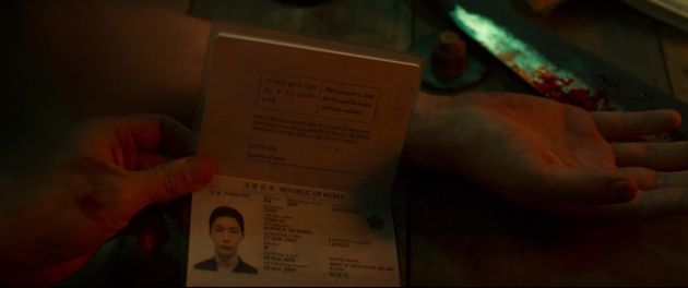 '범죄도시2' 스틸컷. 납치된 사업가 최용기의 여권. 