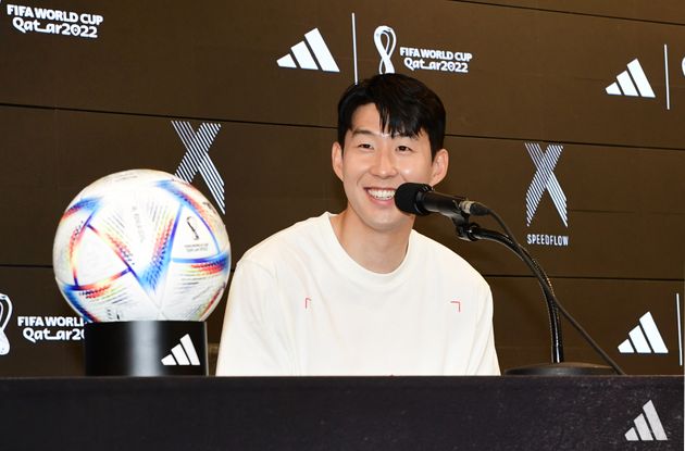대한민국 축구 국가대표팀 주장 손흥민이 4일 오전 서울 마포구 아디다스 홍대 브랜드 센터에서 열린 ‘손 커밍 데이’에 참석해 취재진 질문에 답변하고 있다. 2022.7.4