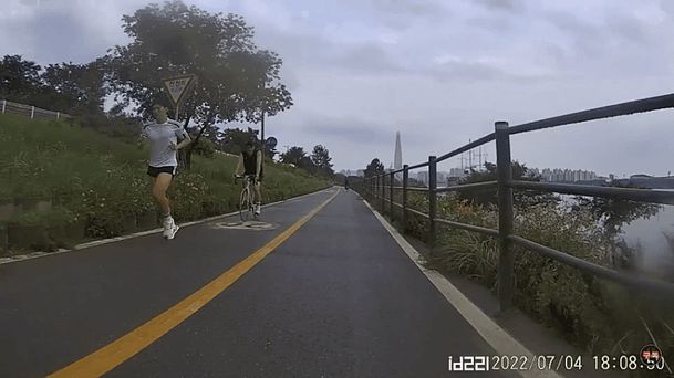 비가 와도 러닝을 쉬지 않는 손흥민.