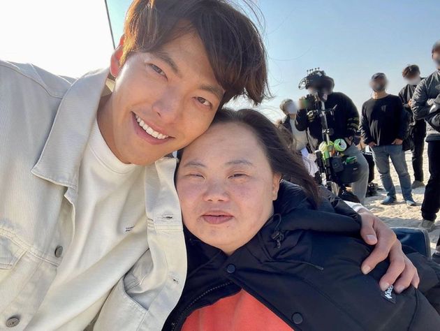 김우빈과 정은혜 작가.