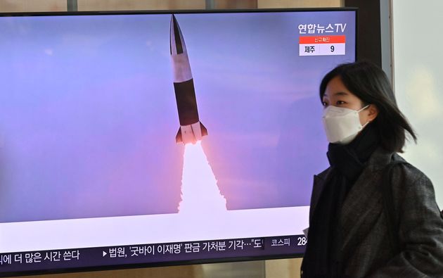 핵미사일 발사 장면을 전하는 보도 채널.
