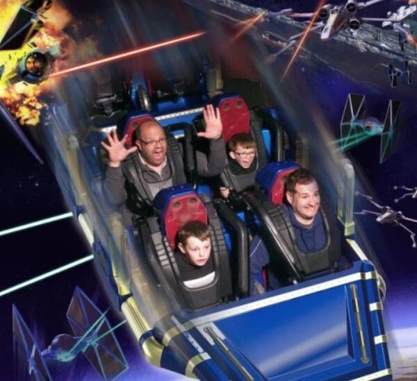 부부와 디즈니랜드에 놀러간 아이들 / Phil Ashton