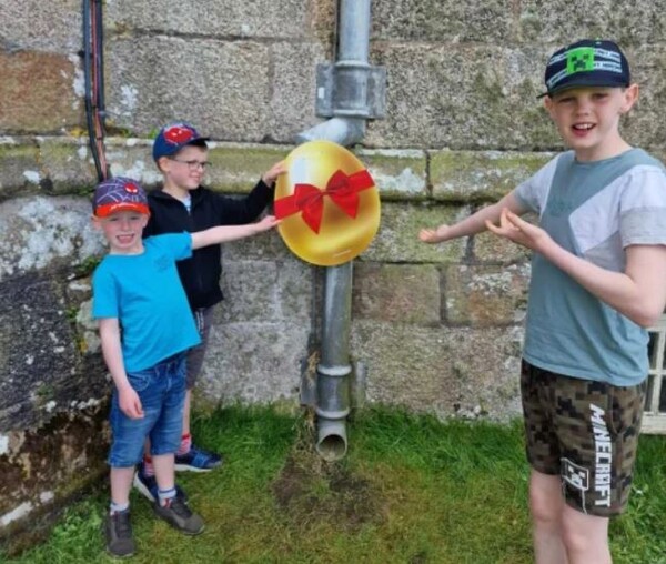 부부가 입양한 세 아이들 / Phil Ashton