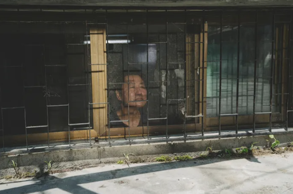 영화 '기생충' 속 반지하 주택. 출처 : CJ ENM