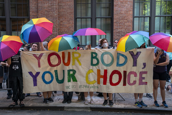 2022년 8월 6일 뉴욕에서 임신중지합법화 시위가 열렸다. 출처: 게티 이미지