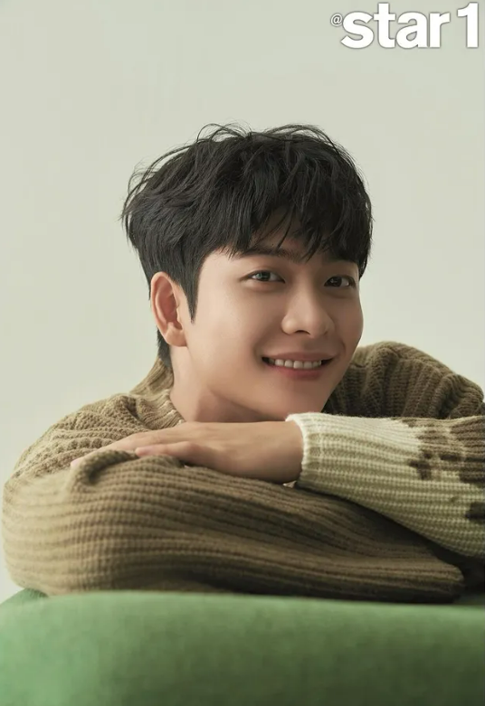 입대를 앞둔 배우 강태오. 출처: 앳스타일