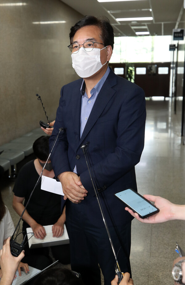 기자들에게 답변하는 송언석 국민의힘 원내수석부대표. 출처: 뉴스1