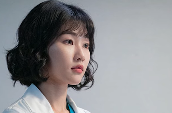 드라마 '슬기로운 의사생활'(2020)에서 '허선빈' 연기한 하윤경. 출처: tvN