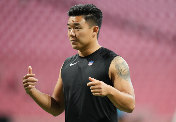 ATLANTA, GEORGIA - OCTOBER 31: Younghoe Koo #7 of the Atlanta Falcons looks on prior to the game against the Carolina Panthers at Mercedes-Benz Stadium on October 31, 2021 in Atlanta, Georgia. (Photo by Mark Brown/Getty Images)