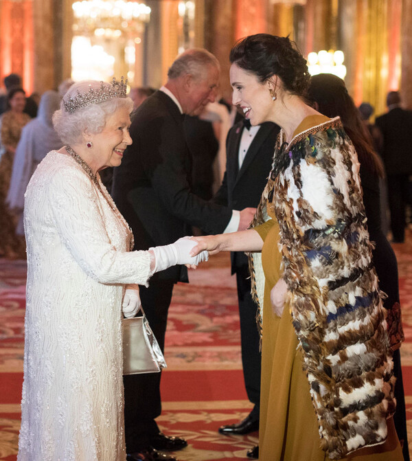 영국여왕과 뉴질랜드 저신다 아던 총리 / 출처: 게티이미지 