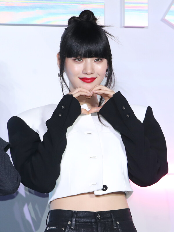 배우 나나가 27일 서울 용산구 CGV 용산아이파크몰에서 열린 넷플릭스 시리즈 '글리치' 제작발표회에서 포즈를 취하고 있다. '글리치'는 외계인이 보이는 지효(전여빈 분)와 외계인을 추적해온 보라(나나 분)가 흔적 없이 사라진 지효 남자친구의 행방을 쫓으며 미확인 미스터리의 실체에 다가서게 되는 추적극이다. 2022.9.27. 출처: 뉴스1