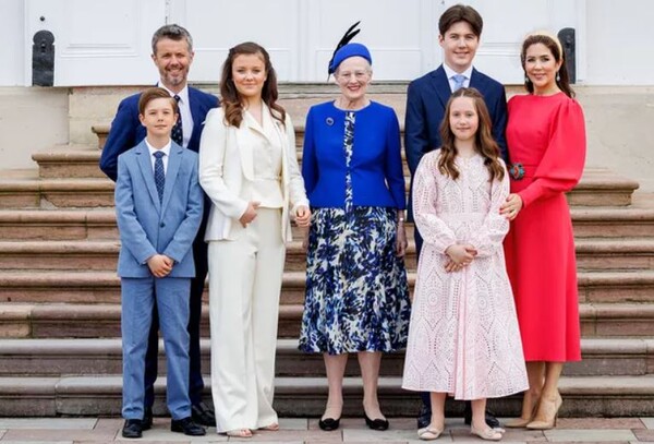 덴마크 여왕과 그의 가족들 / 출처: PATRICK VAN KATWIJK/GETTY