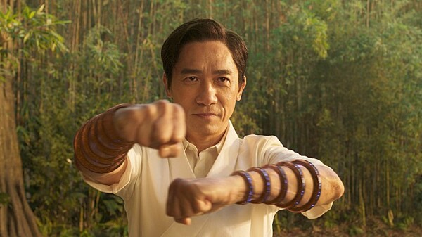 영화 '샹치와 텐 링즈의 전설' 스틸컷. 출처: 월트 디즈니 컴퍼니 코리아