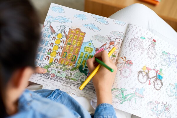 어른용 컬러링 북. ⓒGettyImages