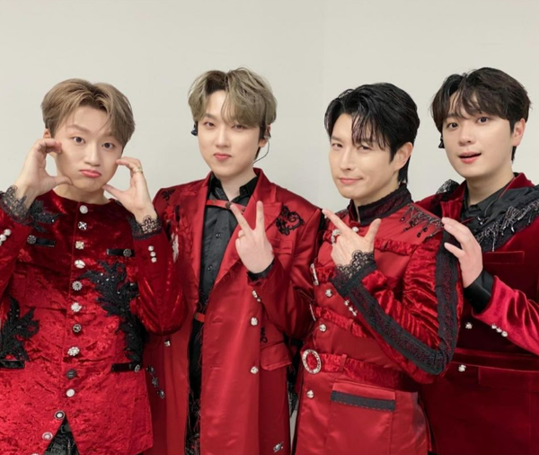 크로스오버 그룹 '포레스텔라', 가장 오른쪽이 고우림. ⓒ포레스텔라 인스타그램