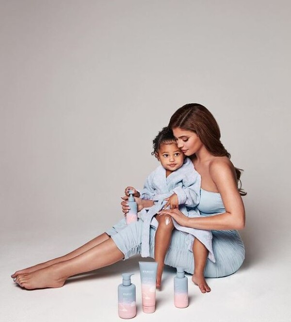 카일리 제너와 그의 첫째 딸 ⓒkylie jenner instagram