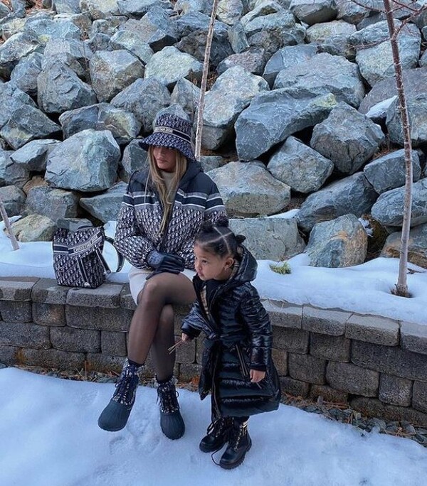 카일리 제너와 그의 첫째 딸 ⓒkylie jenner instagram