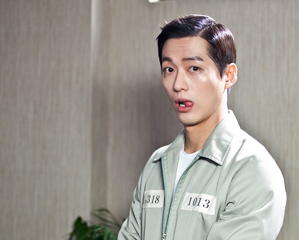 혀를 내민 '남규만'. ⓒSBS