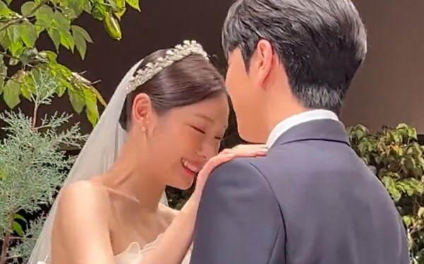 웃음을 참기 힘든 김연아-고우림 ⓒ온라인커뮤니티&nbsp;&nbsp;