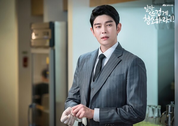  '일단 뜨겁게 청소하라' 장선결.  ⓒ JTBC