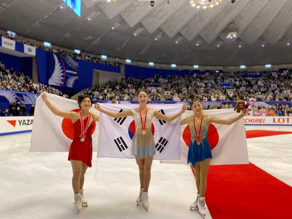 2022 ISU 그랑프리 시리즈 5차 대회(NHK 트로피)에서 금메달을 획득한 김예림. 은메달과 동메달은 일본의 사카모토 가오리(201.87점)와 스미요시 리온(193.12점)에게 각각 돌아갔다. ⓒ올댓스포츠 