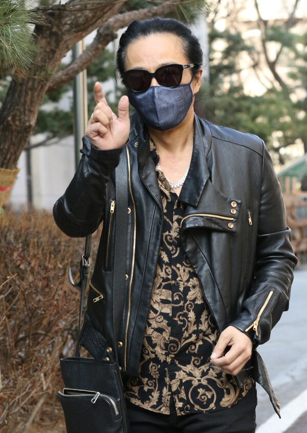 영원하자 연예계 대표 소식좌 김국진이 김태원에게 손수 게딱지를 비벼줬다(세계관 충돌&nbsp;먹방-먹자GO)