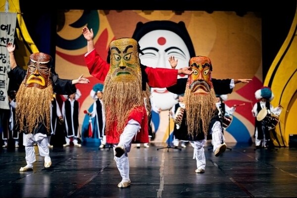 인류무형문화유산 목록에 등재된 `한국의 탈춤'에 포함된 예천 청단놀음(경북무형문화재)의 연희 장면. ⓒ문화재청 제공