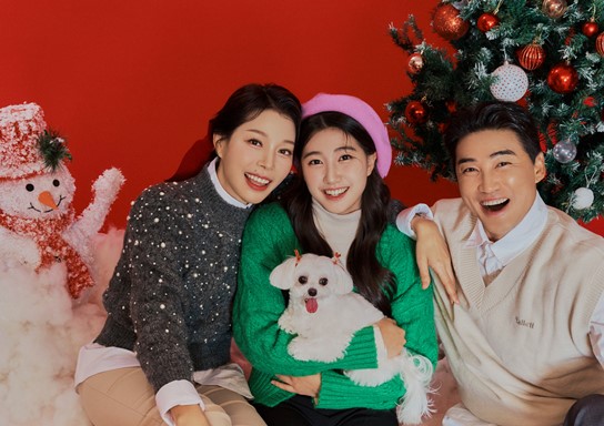 전 야구선수 홍성흔 가족 (홍성흔, 김정임, 홍화리) / 출처 = 헤이마리