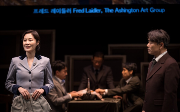 연극 에서 예술가를 후원하는 부유한 귀족을 연기하는 배우 문소리는 "예술은 어떠해야 하는지, 어디에 존재해야 하는지 질문을 던지는 작품"이라고 했다.&nbsp;ⓒ프로스랩