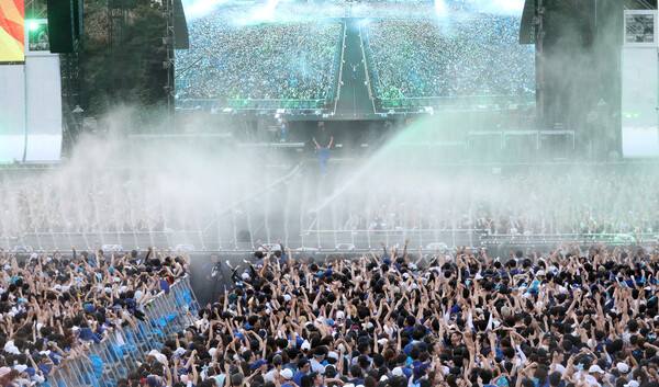 유례가 없을 정도로 심각한 가뭄 시달리는 광주 방문한 가수 싸이가 흠뻑쇼 못 해 아쉽다는 실언을 내뱉었다