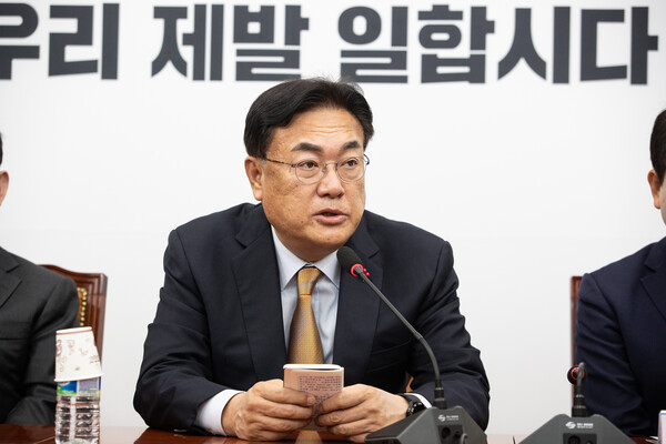 유승민 꺾어줄 사람 누구? 국민의힘 전당대회 앞두고 더불어민주당 우상호 의원이 윤석열 대통령에 뼈 아픈 일침을 내리꽂았다
