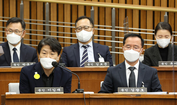  4일 서울 여의도 국회에서 열린 용산 이태원참사 진상규명과 재발방지를 위한 국정조사 1차 청문회에서 이임재 전 용산경찰서장이 의원 질의에 답하는 모습.&nbsp;ⓒ뉴스1